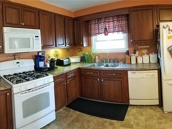 5th image of 85 Hillwood Dr