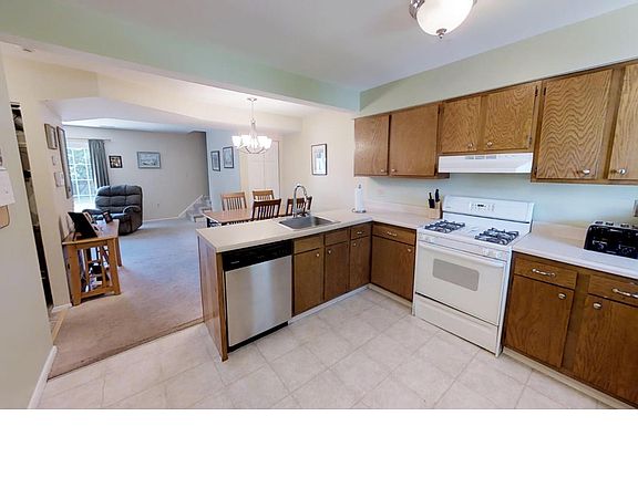 2nd image of 103 E Beaver Ct