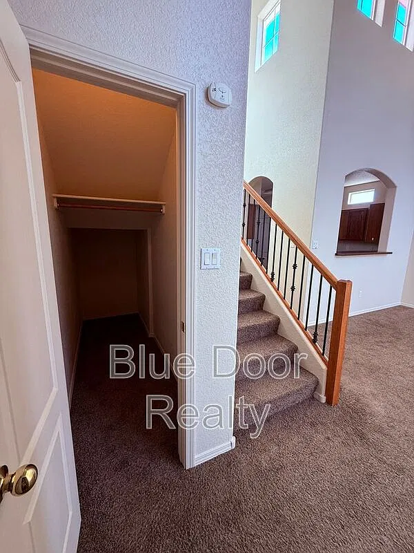 3 bed, 2.5 bath, 2191 sqft, $2,350 — Photo 4
