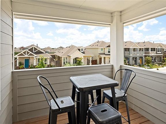 5th image of 118 Friendship Oak Dr