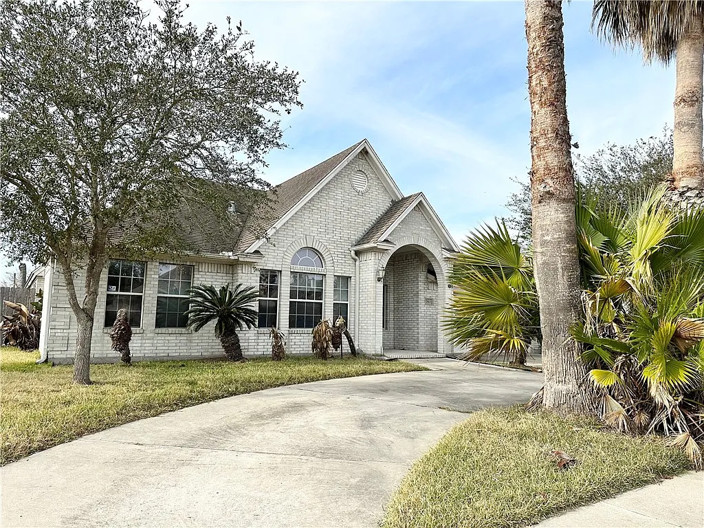 4 bed, 2543 sqft, $2,599 — Photo 2