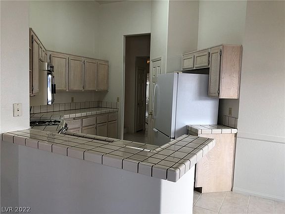 4th image of 3316 W Sturbridge Cir