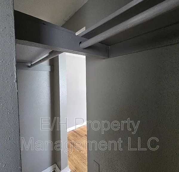 1010 E 8th St N — Photo 12