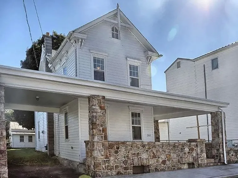 209 S Washington St — Photo 2
