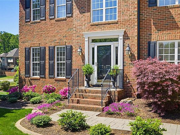 3rd image of 212 Oakmont Park Ct