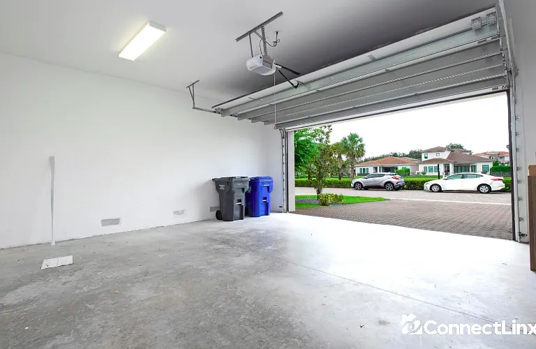 5663 Brookfield Cir — Photo 4