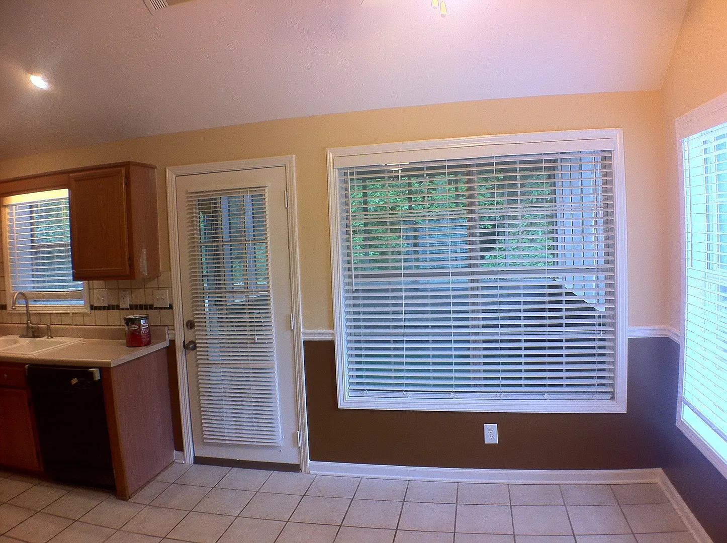 Impressive 4 Bedroom, 3 full bath with large bonus room home (Updated pictures coming soon) — Photo 4