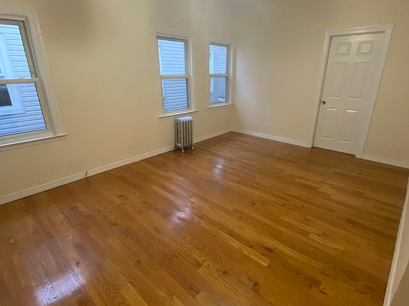 4th image of 13407 101st Ave #2