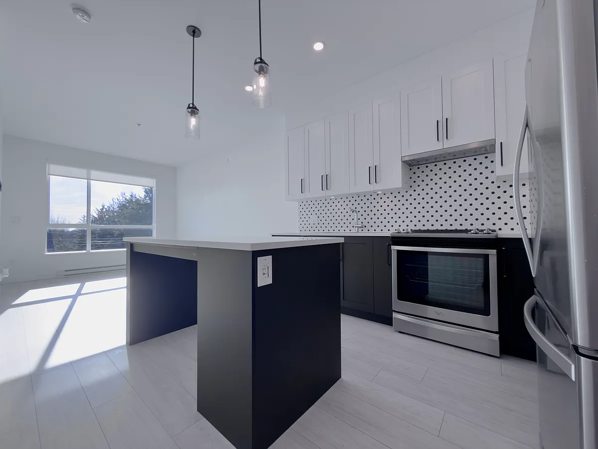 Building Photo - 18811 72nd Ave #3XX