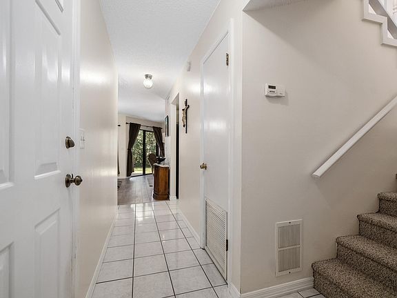 4th image of 2701 NE 10th St APT 604