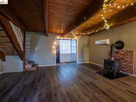 4th image of 23663 Ontario Dr