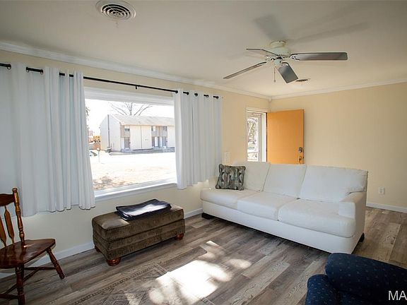 3rd image of 4105 Banks Rd