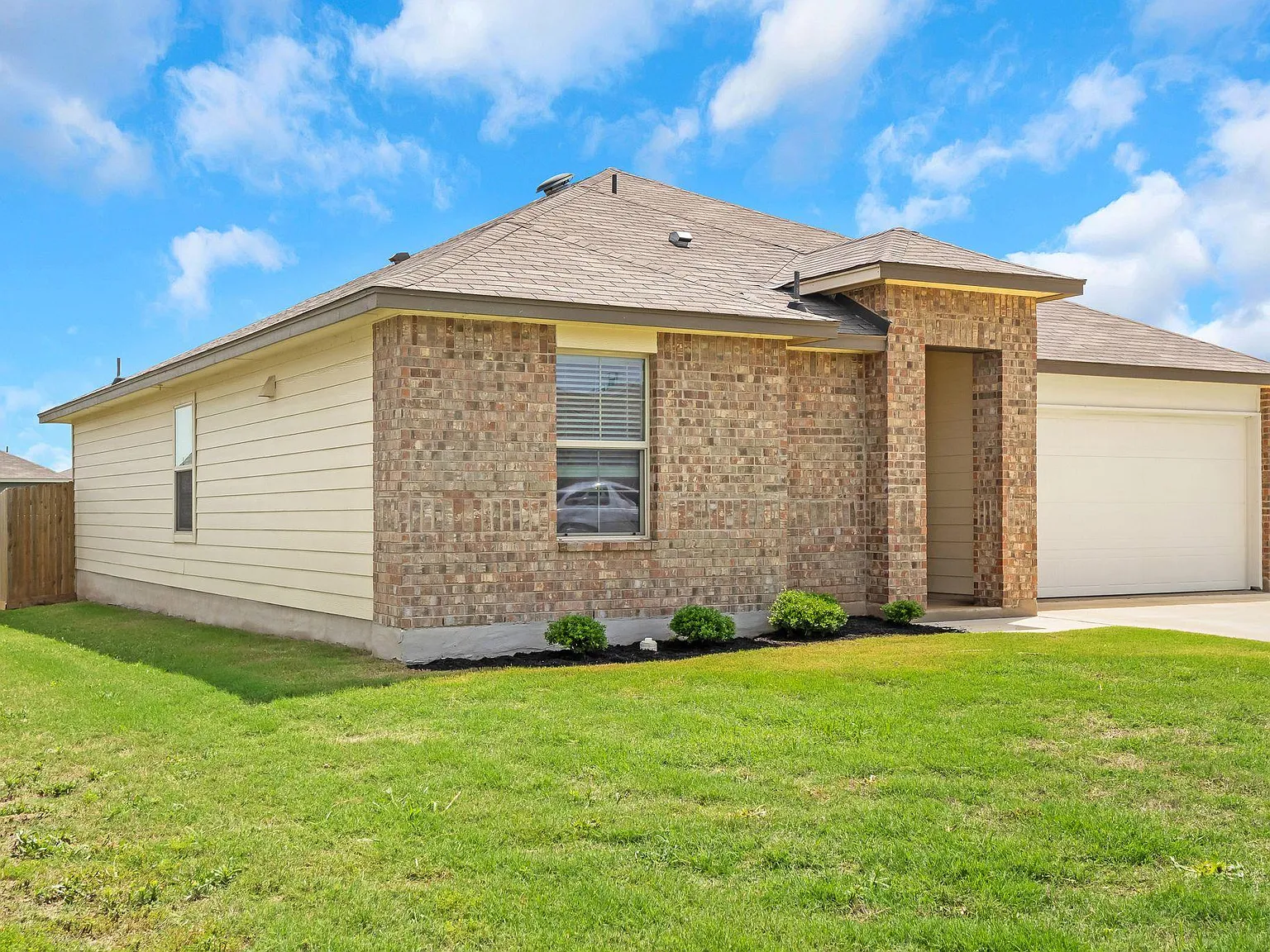 3 bed, 2.0 bath, 1251 sqft, $1,650 — Photo 4