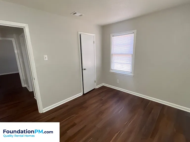 2292 Redwood Ave — Photo 11
