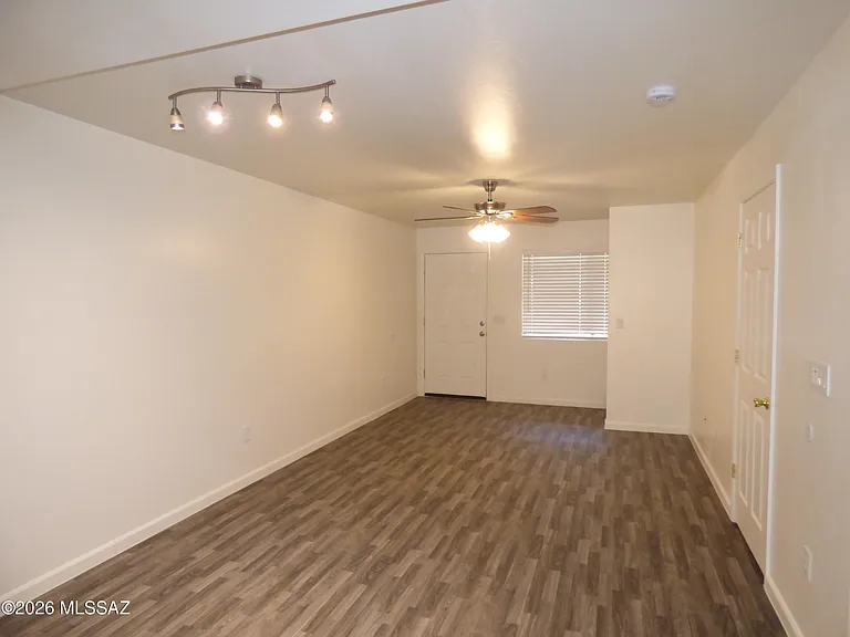 1077 N Riverside Dr #1 — Photo 9