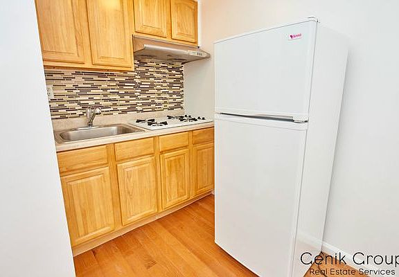 4th image of 147 Elizabeth St #5B1