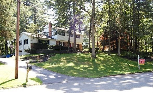 1st image of 10 Tanglewood Dr