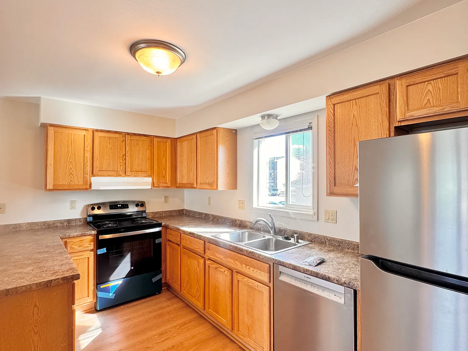 2 bed, 900 sqft, $1,550 — Photo 1