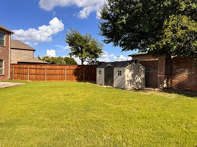 9001 Blue Water Dr — Photo 29