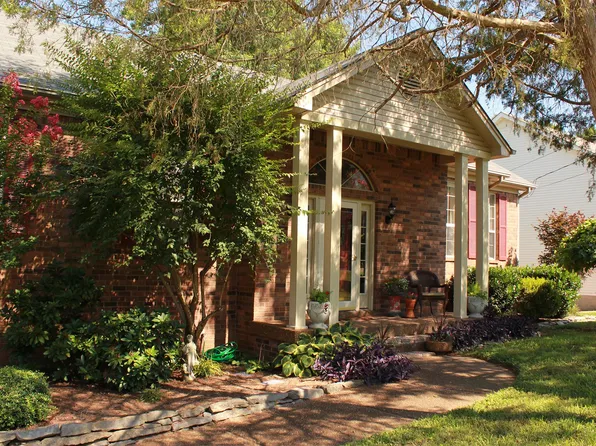 183 East Dr, Hendersonville, TN 37075