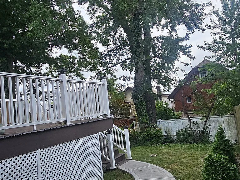 6340 Crombie St — Photo 32