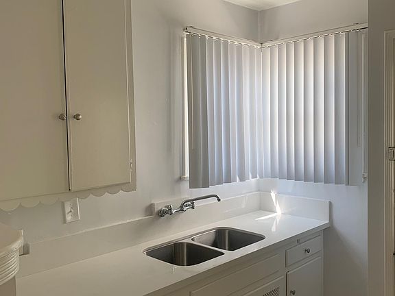 2nd image of 440 N Gardner St #440