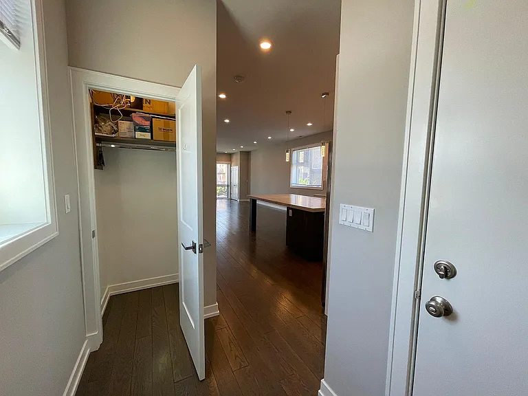 458 N Noble St #3W — Photo 8