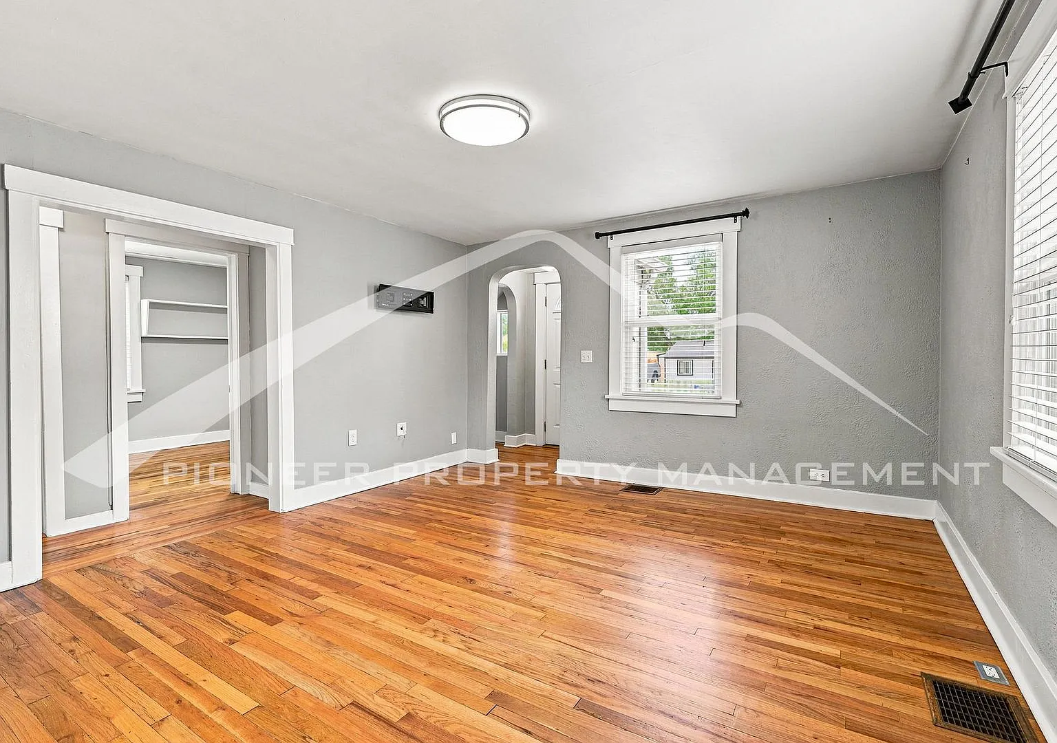 Lovely Single Family Home With Central AC and a Large Yard — Photo 4