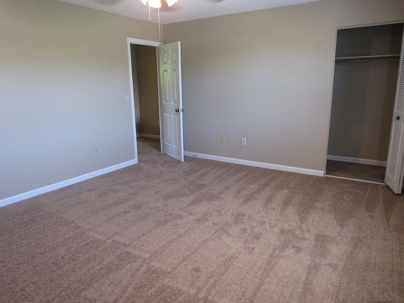 3rd image of 300 Berkley Ct APT 5