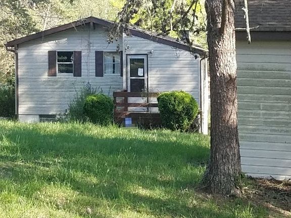3rd image of 213 Hillcrest Heights Dr