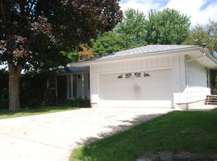 503 Colgrove Dr, Fayette, IA 52142