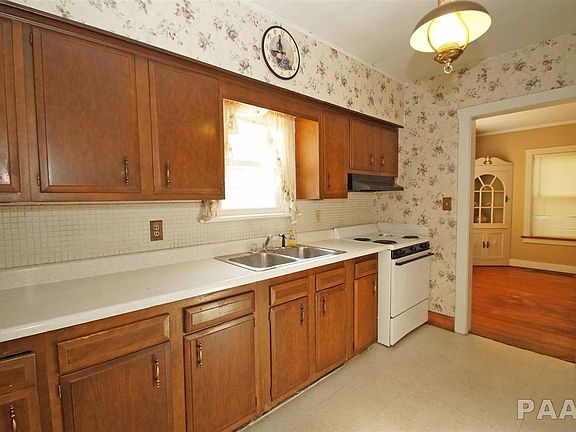 4th image of 2322 W Kellogg Ave