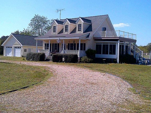 4th image of 141 Wayne Cir