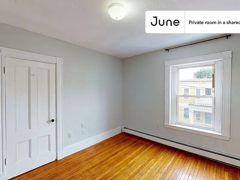 76 Easton St #D — Photo 2