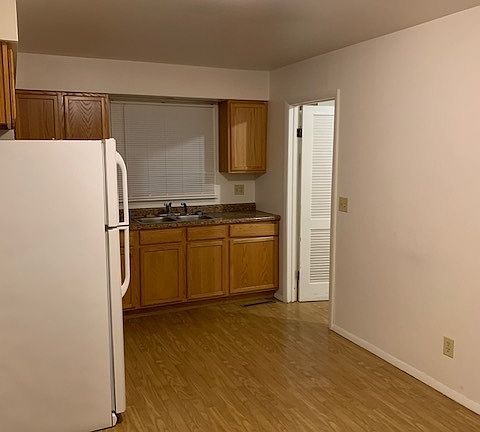 3rd image of 528-530 Hemlock Ln