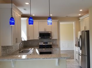 4 Windsor Dr, Hampton, VA 23666