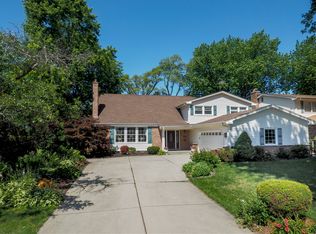 1902 N Burke Dr, Arlington Heights, IL 60004