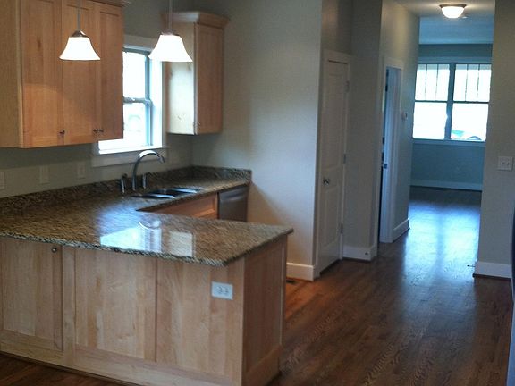 Dining area to kitchen