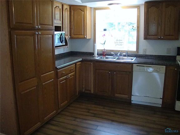 5th image of 130 W Bryant Ave