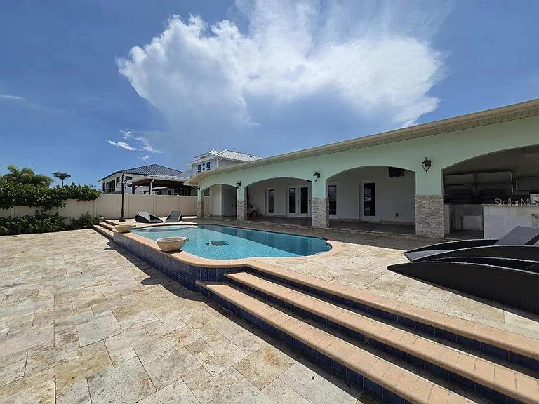 3927 E Eden Roc Cir — Photo 28
