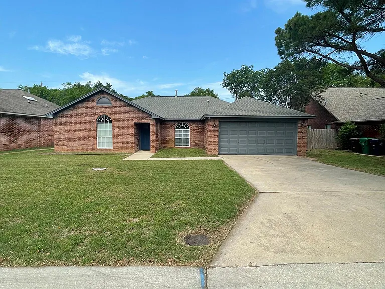 2104 Jasmine St — Photo 1
