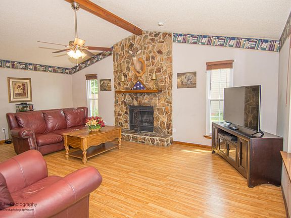 5th image of 10041 Delano Dr N