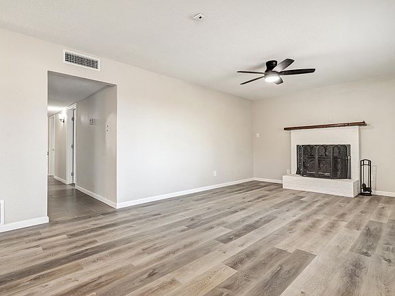 2nd image of 14212 Turner Pl NE