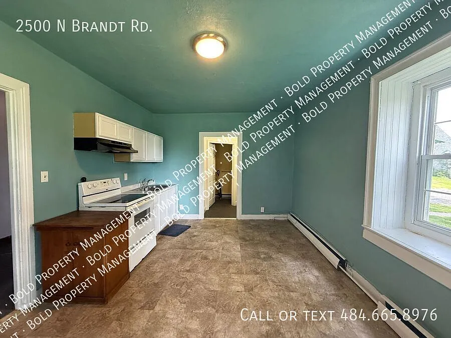 Annville 4 bedroom home w all utilities, lawncare & snow removal included — Photo 3