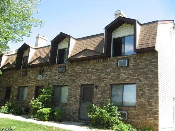 2 Great Gorge Ter, Vernon, NJ 07462