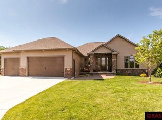 23 Howard Ct, North Mankato, MN 56003