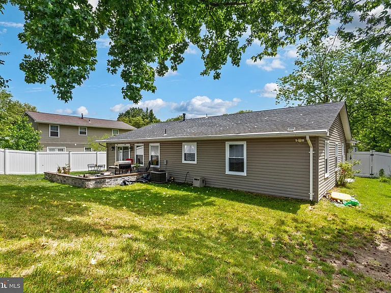 7828 Citadel Dr — Photo 37