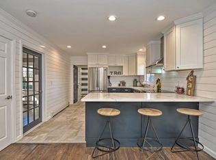 10 Woodland Dr, Portsmouth, RI 02871