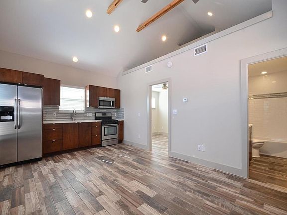 5th image of 3141 E 12th St APT C