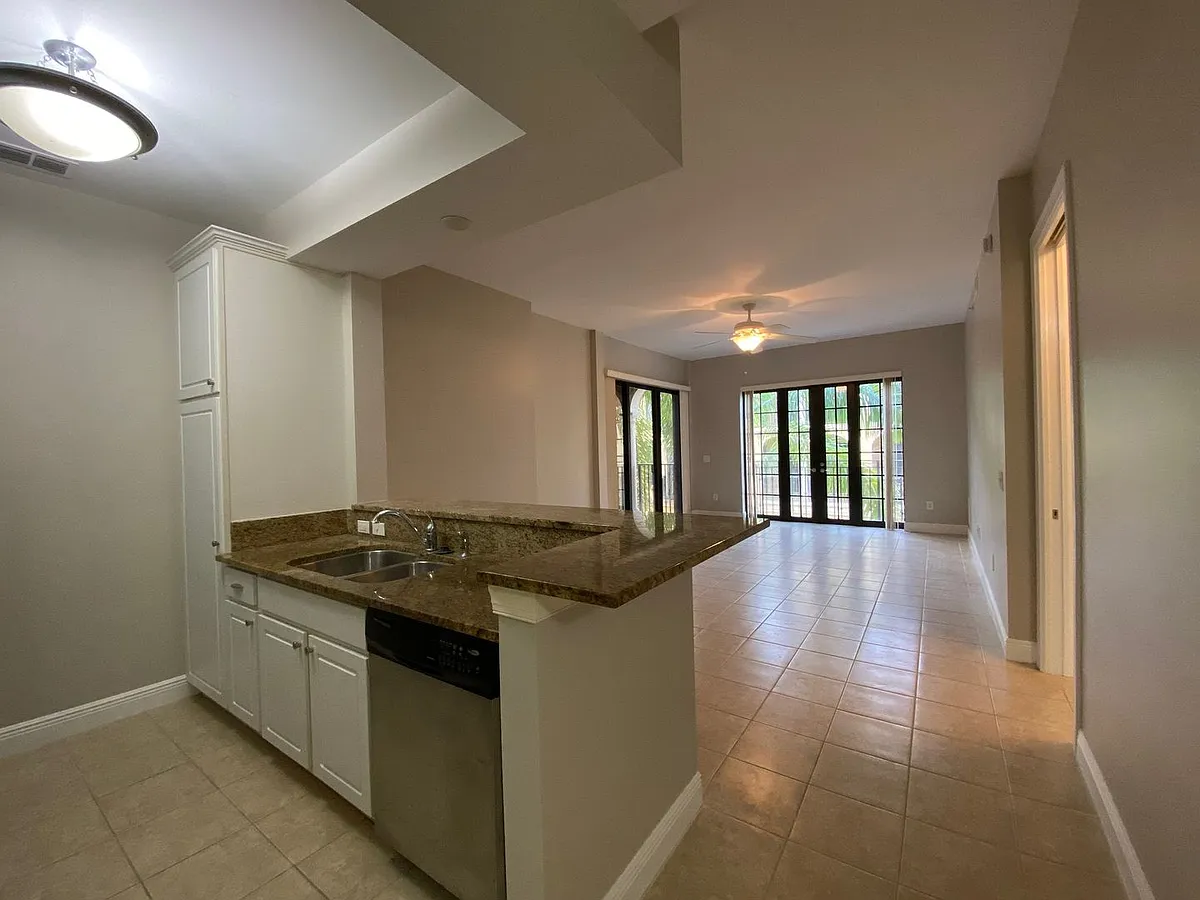Building Photo - 8010 Via Sardinia Way #202
